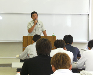 建築塗装技能検定　学科講習会の様子